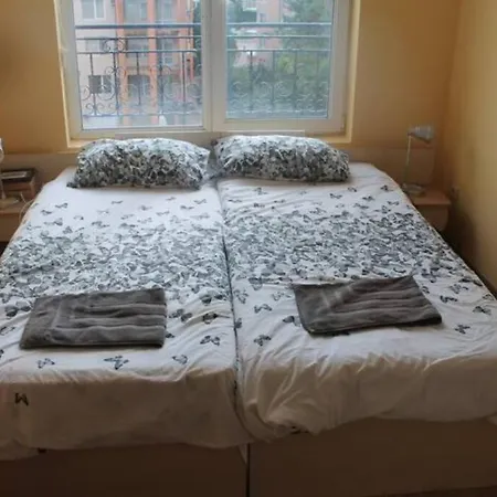 Spacious, 1 Bed Apt, Dawn Park *