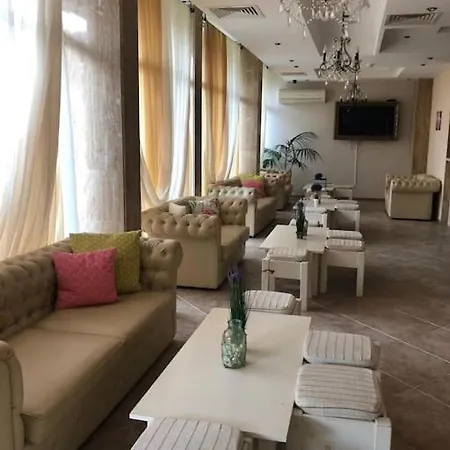 Spacious, 1 Bed Apt, Dawn Park