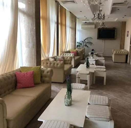 Spacious, 1 Bed Apt, Dawn Park