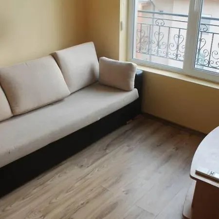 Spacious, 1 Bed Apt, Dawn Park * 阳光海滩